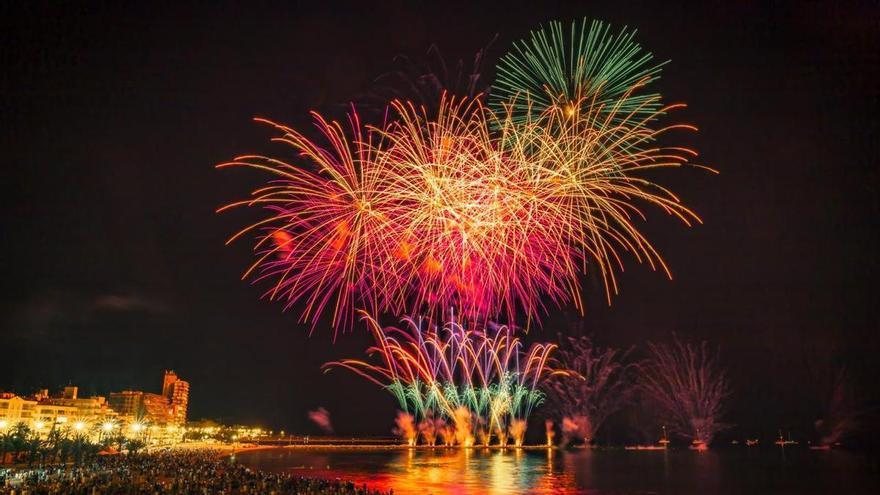 Llums de la Mar regresa a Santa Pola: el gran show piroacuático que dará la bienvenida al verano
