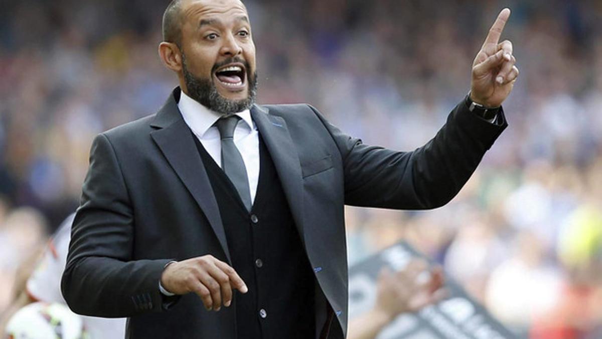 El entrenador del Valencia, Nuno, aseguró que su equipo &quot;mereció más&quot; en el Camp Nou