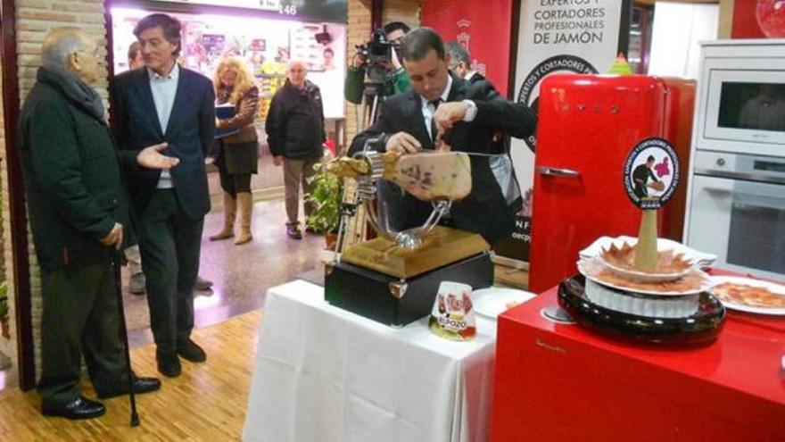 Los cortadores profesionales  de jamón se asocian en Murcia