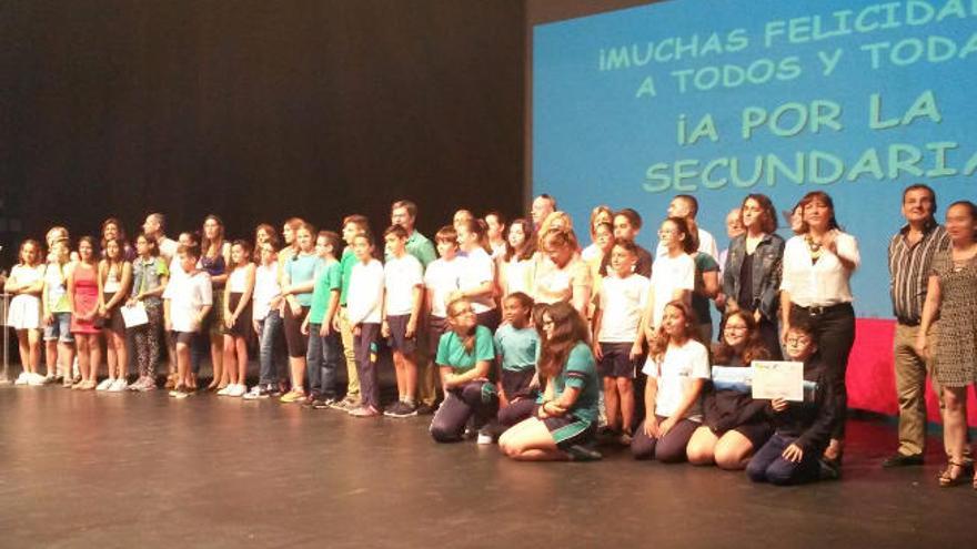 Educación premia a 65 alumnos por su trayectoria académica y personal