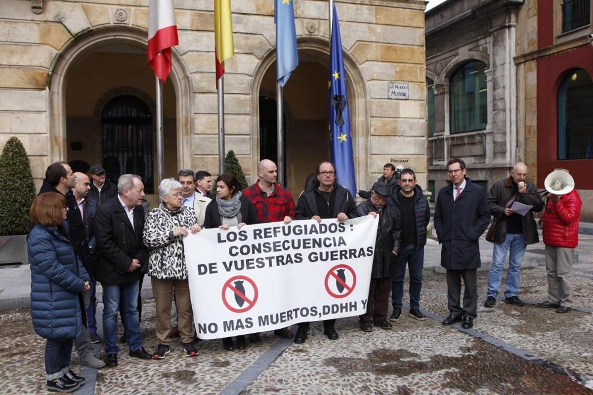 Colocación del crespón negro en la bandera europea