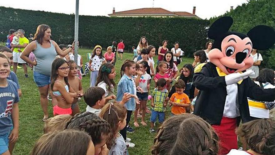 Decenas de niños disfrutan en San Cristóbal de Entreviñas del Verano Solidario