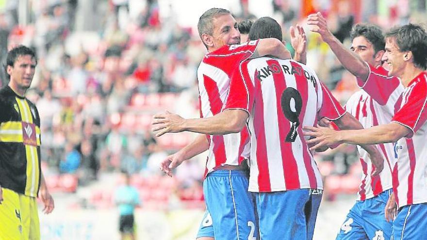 El Girona va lluir pantalons blaus per últim cop contra el Còrdova.