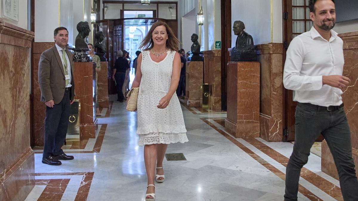 Francina Armengol llegando a la primera reunión de la Mesa del Congreso