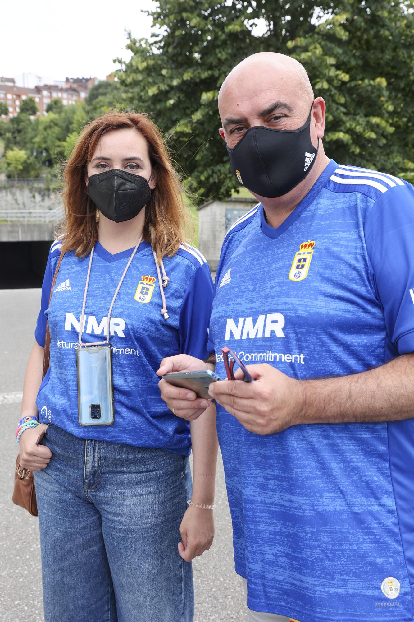 En imágenes: los aficionados del Real Oviedo vuelven al campo