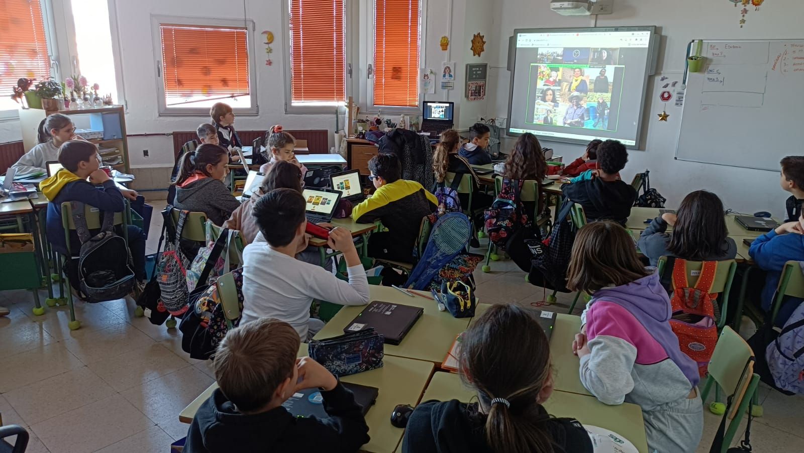 11 F: "A ciencia si é cousa de mulleres"