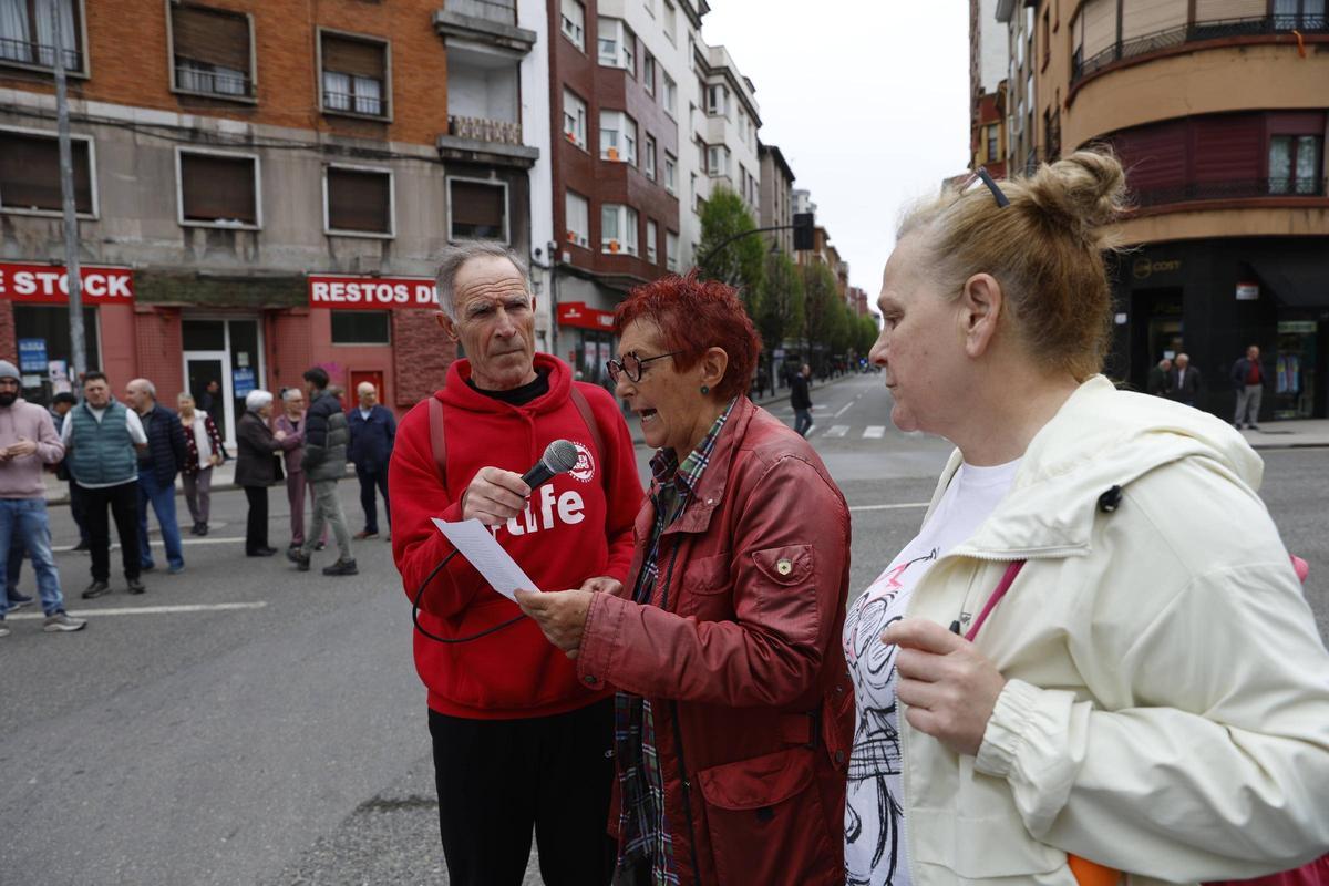 La protesta vecinal de La Calzada por los camiones en el barrio, en imágenes La protesta vecinal de La Calzada por los camiones en el barrio, en imágenes