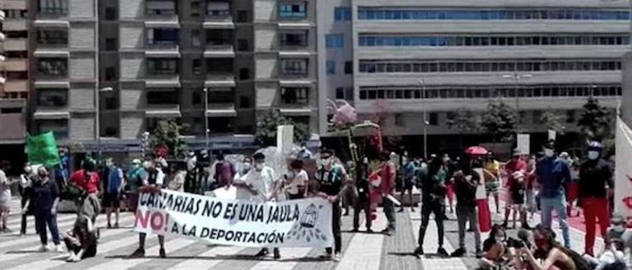 Concentración 'Canarias no es una jaula'