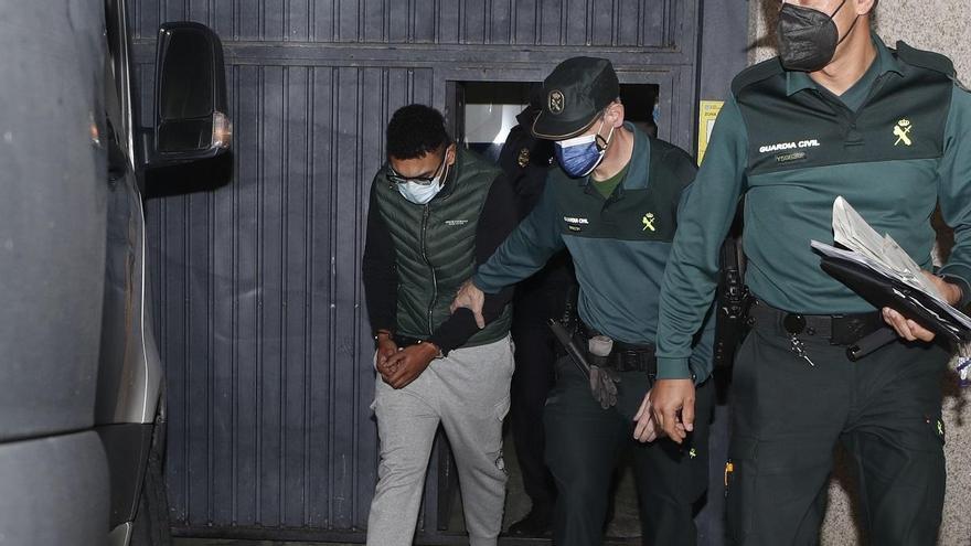 El acusado de matar al profesor en su apartamento de la calle Areal