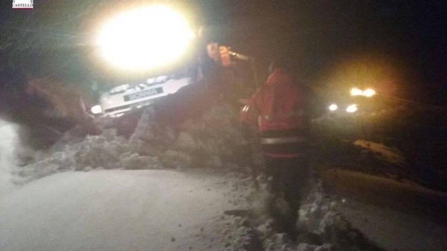 Buscan a tres senderistas perdidos en la nieve en Castell de Cabres