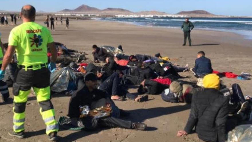 Llega una patera con 30 personas a Famara