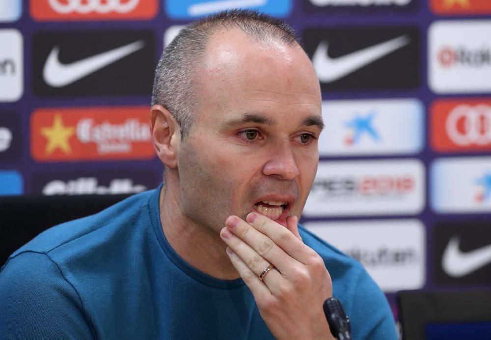 Iniesta, durante su rueda de prensa de despedida