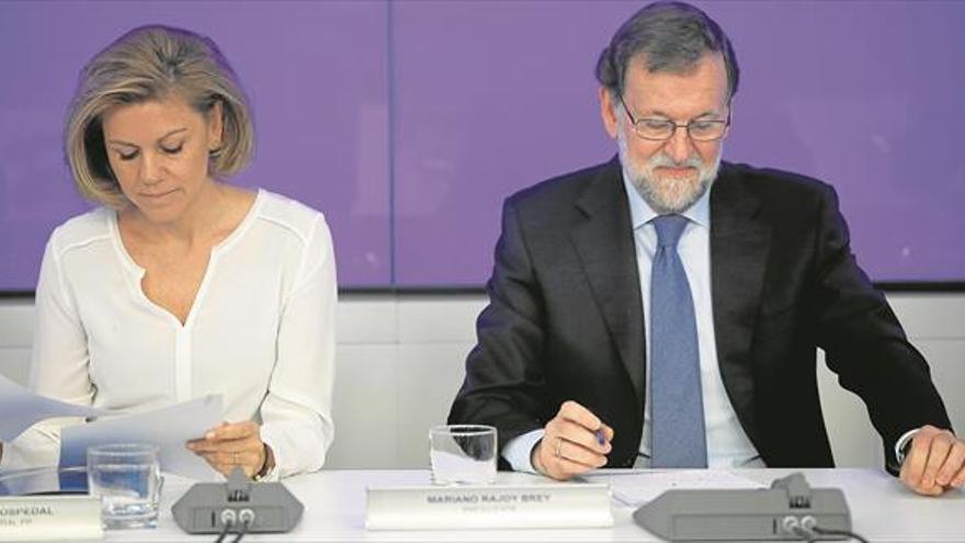 Rajoy busca un cargo noble para Cospedal para sustituirla en el PP