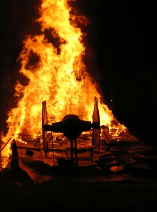 El fuego sagrado de San Xoán ilumina Vigo