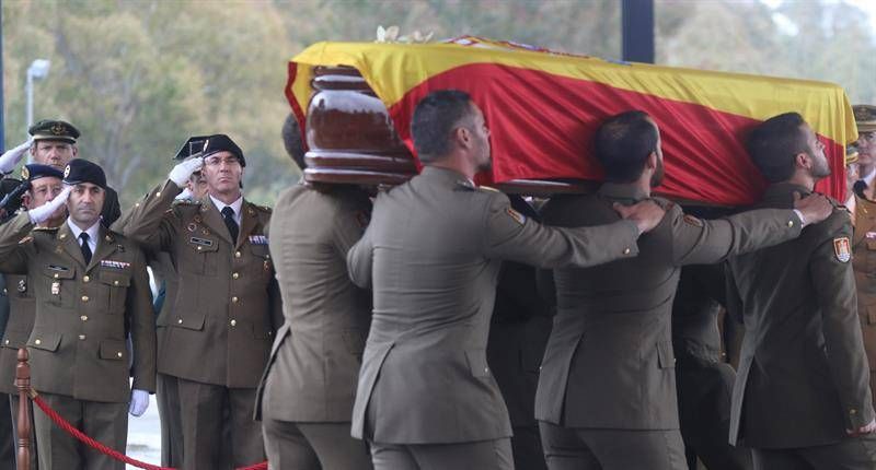 FOTOGALERÍA Funeral por el cabo fallecido en Líbano en la base de Cerro Muriano