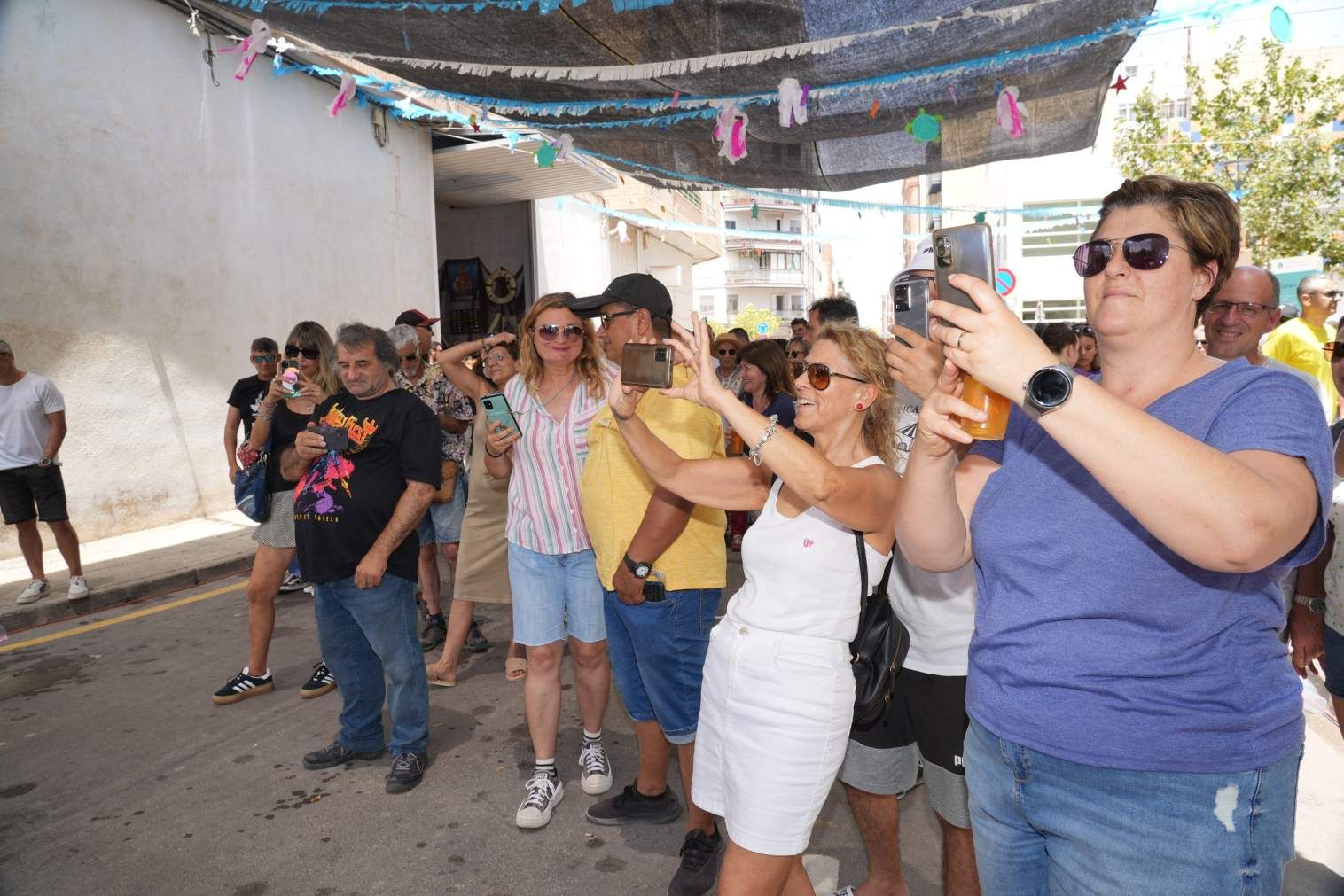 El Grau da inicio a las fiestas de Sant Pere con pólvora, bous y música