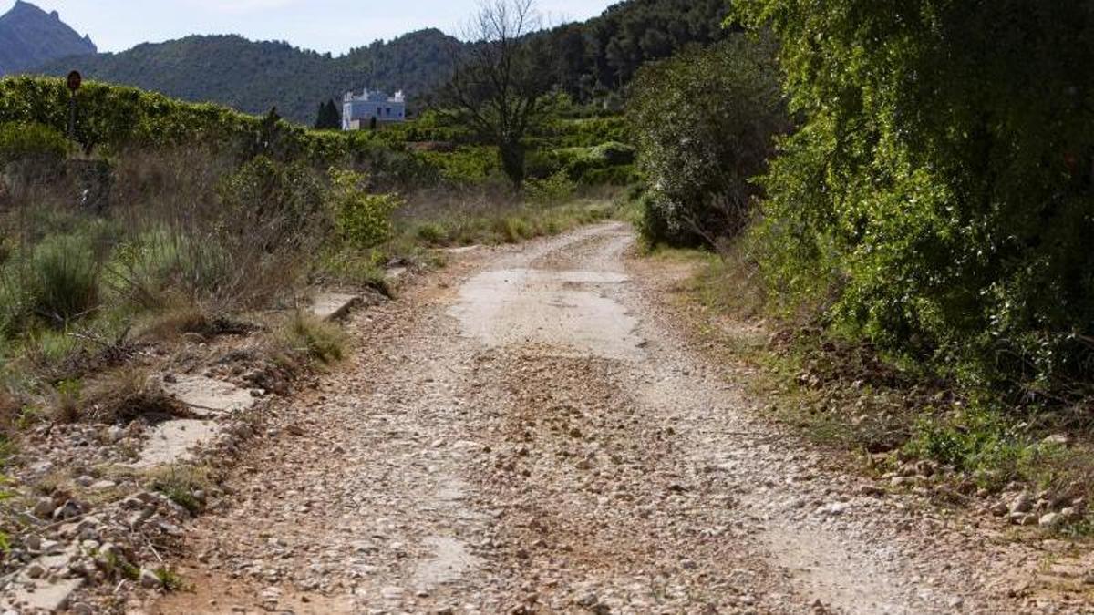 Un tramo del camino utilizado históricamente por los vecinos que la CHJ considera que forma parte del barranco de la Casella.
