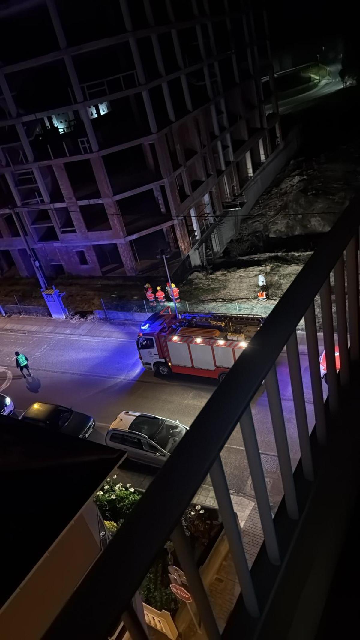 Localizan un cuerpo sin vida flotando en un bajo anegado de un edificio en ruinas en Cervo