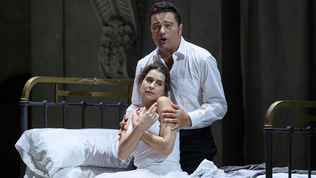 La soprano Asmik Grigorian y el tenor Piotr Beczała, este domingo en el Liceu de Barcelona, interpretando la ópera 'Rusalka'.