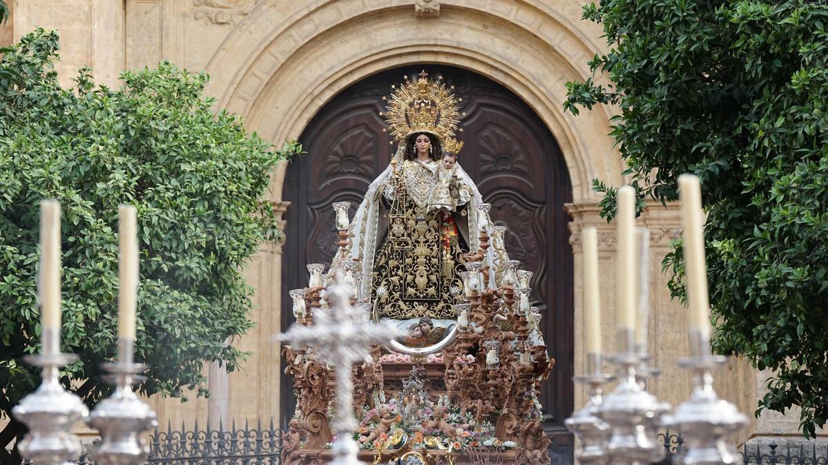 Nuestra Señora del Carmen Coronada.