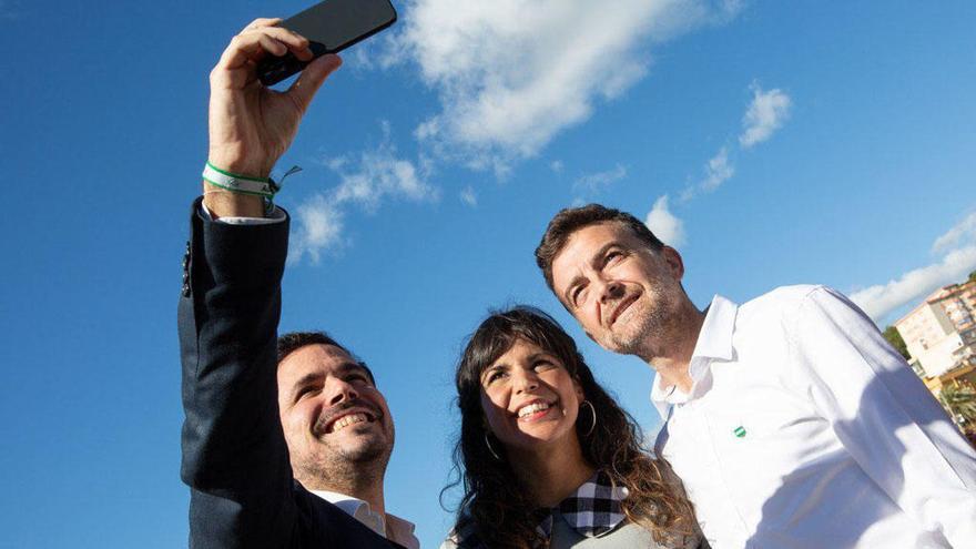 Garzón, Rodríguez y Maíllo se hacen un selfie.