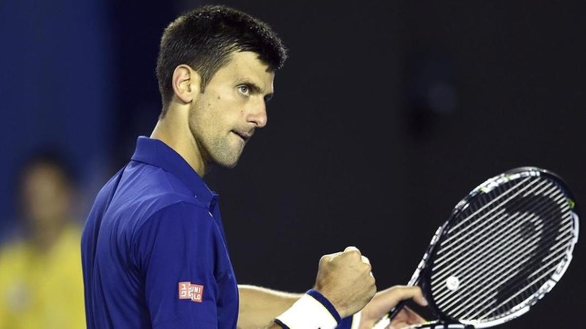 Novak Djokovic celebrando uno de los puntos logrados ante Roger Federer