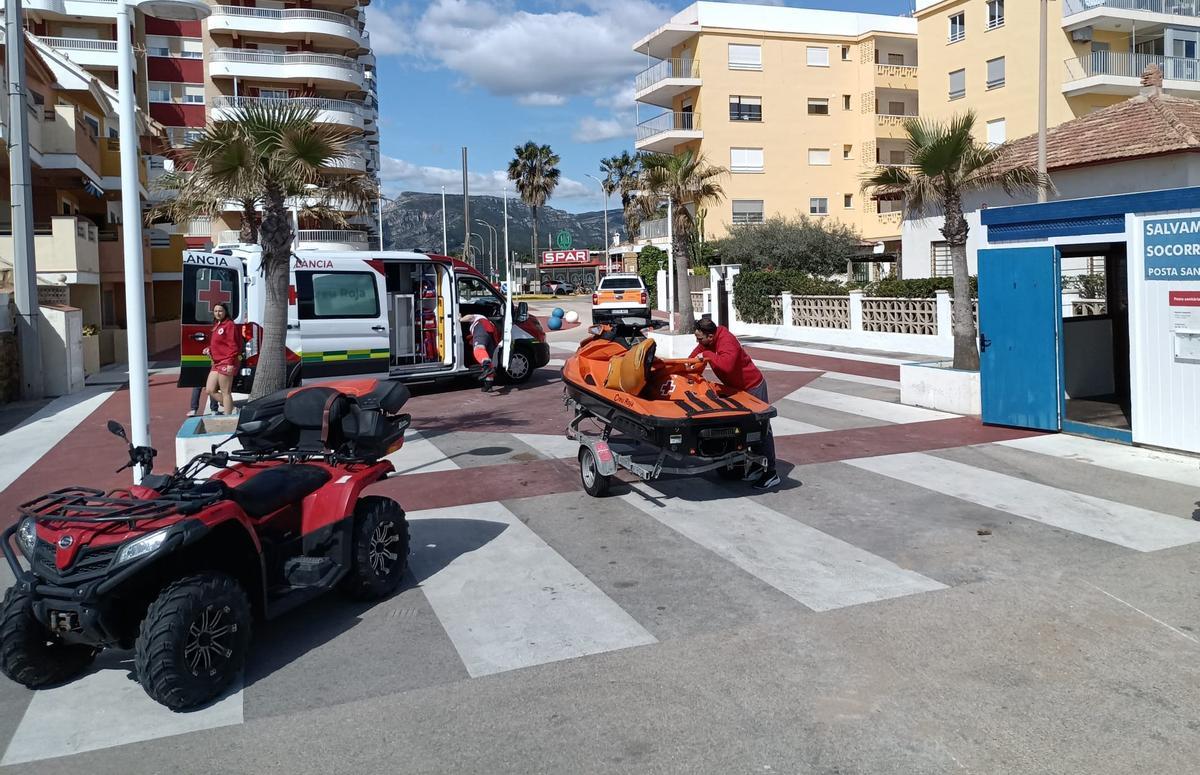 Equipos de Cruz Roja en Tavernes en una imagen de archivo.