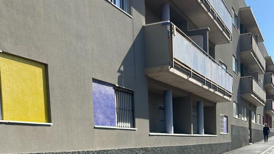 Residents of La Graciosa street, with a judicial order of eviction for the next day 17