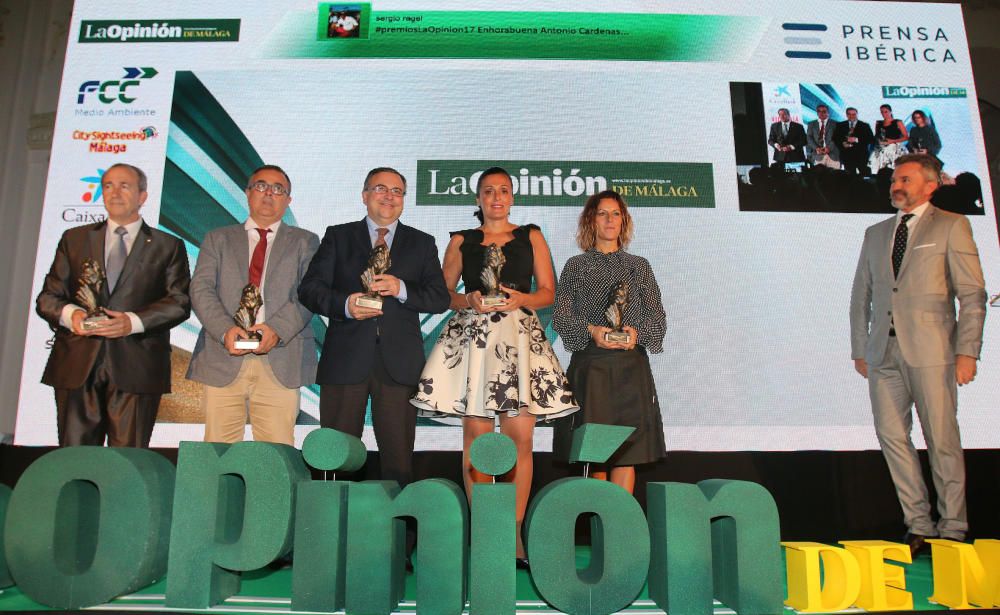 La Opinión entrega cinco premios al Club Balonmano Femenino Málaga Costa del Sol; a la Asociación de Voluntarios de Oncología Infantil (AVOI); al presidente del grupo La Canasta; a Turismo Andaluz, y a la cantante Lamari