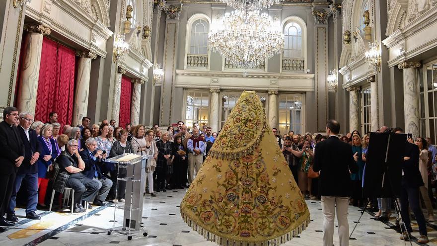 La Virgen lucirá un manto especial en el Centenario de su Coronación