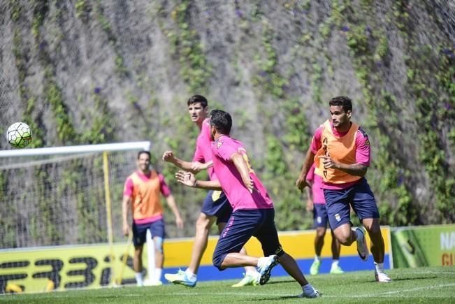 Entrenamiento de la UD Las Palmas en Barranco ...