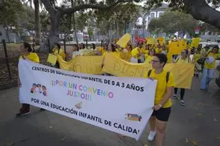 Concentración de trabajadoras de centros de educación infantil (0 a 3 años), en el parque San Telmo