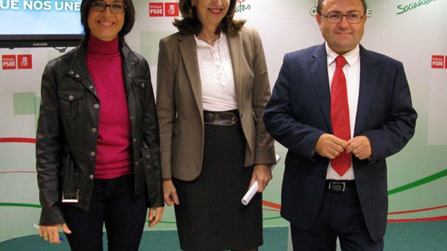 María Gámez, Carmen Romero y Miguel Ángel Heredia, esta mañana.