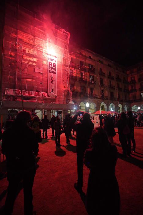 Unes 150 persones es manifesten a Girona sota el lema «Prou repressió, antiavalots dissolució»