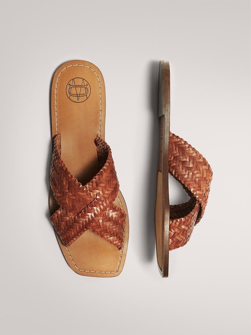 Sandalias trenzadas tipo pala de Massimo Dutti