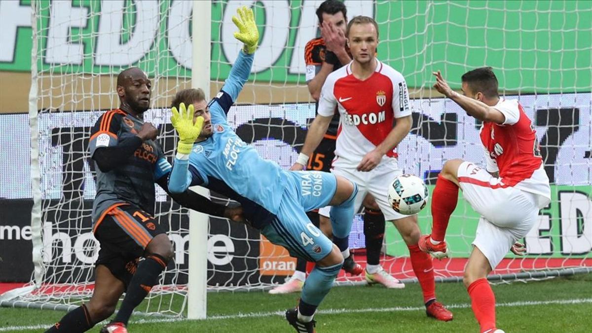 Gabriel Boschilia remacha uno de los dos goles con los que encarriló el triunfo del Monaco ante el Lorient