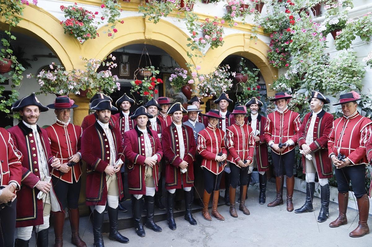 Jinetes de la escuela portuguesa y del espectáculo de Córdoba Ecuestre, durante la estancia de los primeros en Caballerizas Reales, en mayo de 2022.