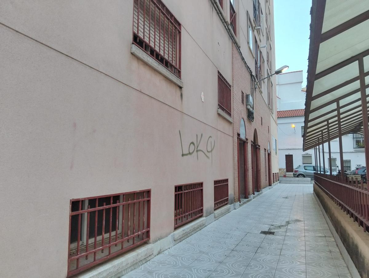 La firma de Loky todavía se mantiene en algunos espacios de Plasencia.
