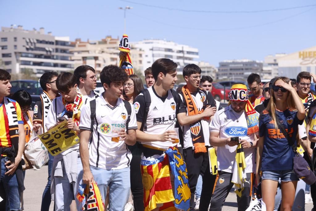 La afición del Valencia CF ante el Elche