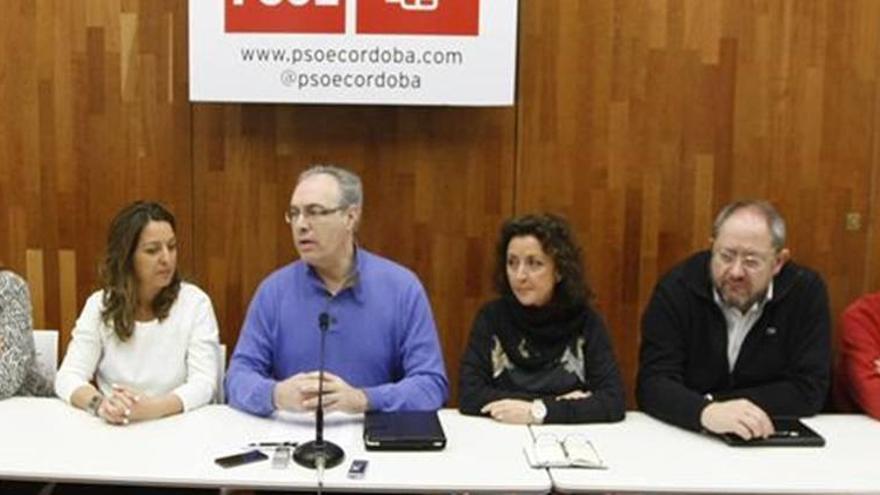 El PSOE abre las primarias con varios candidatos en el aire