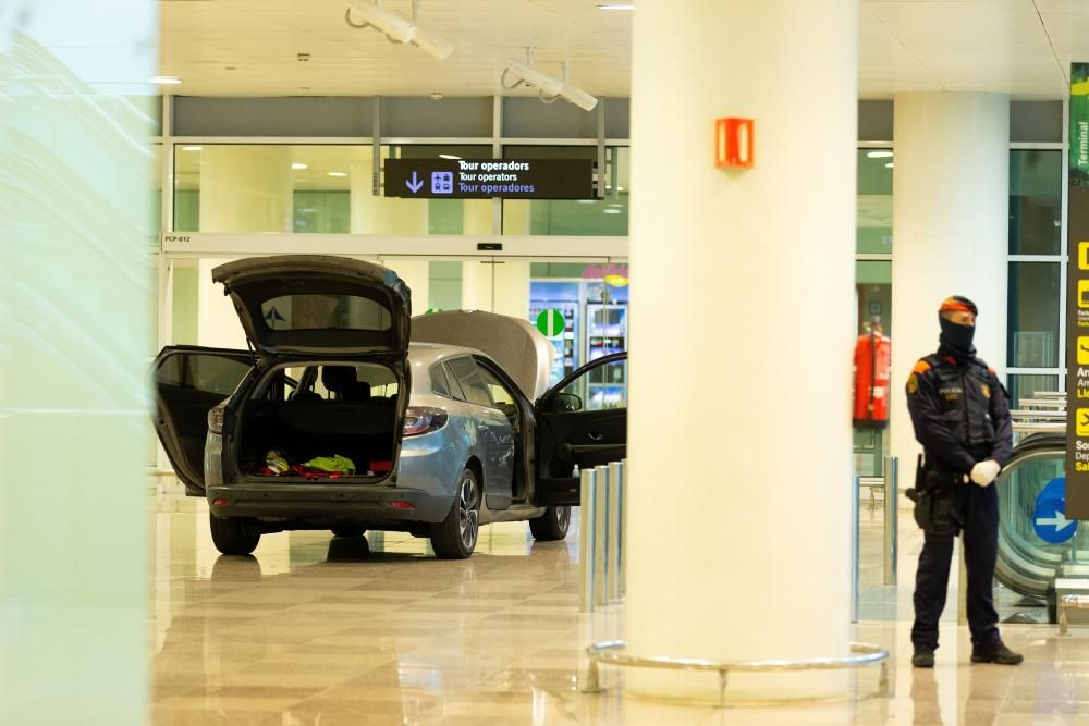 Dos detinguts per accedir amb el seu vehicle l'aeroport del Prat