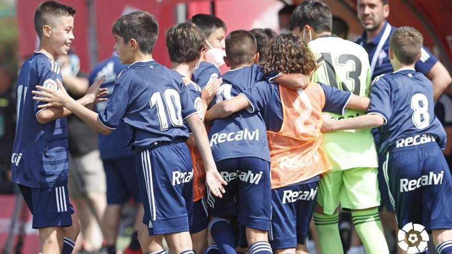 Los jugadores del Celta celebran un gol.