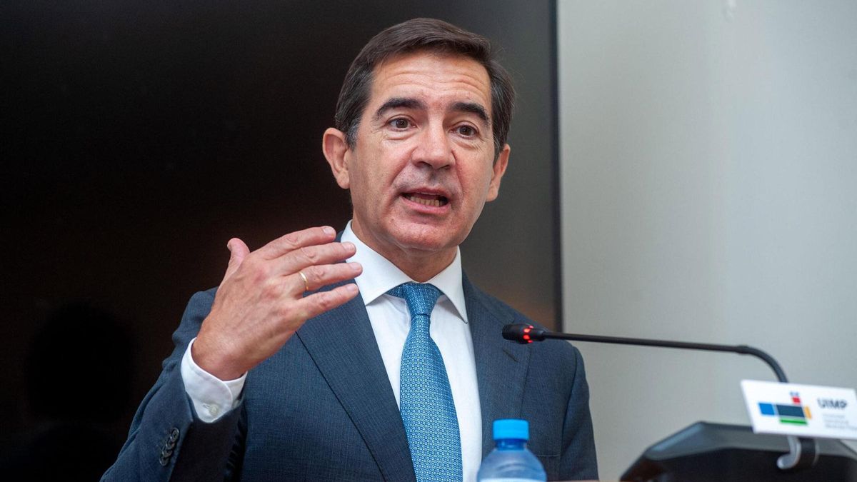 El presidente del BBVA, Carlos Torres, en el curso de la APIE en Santander