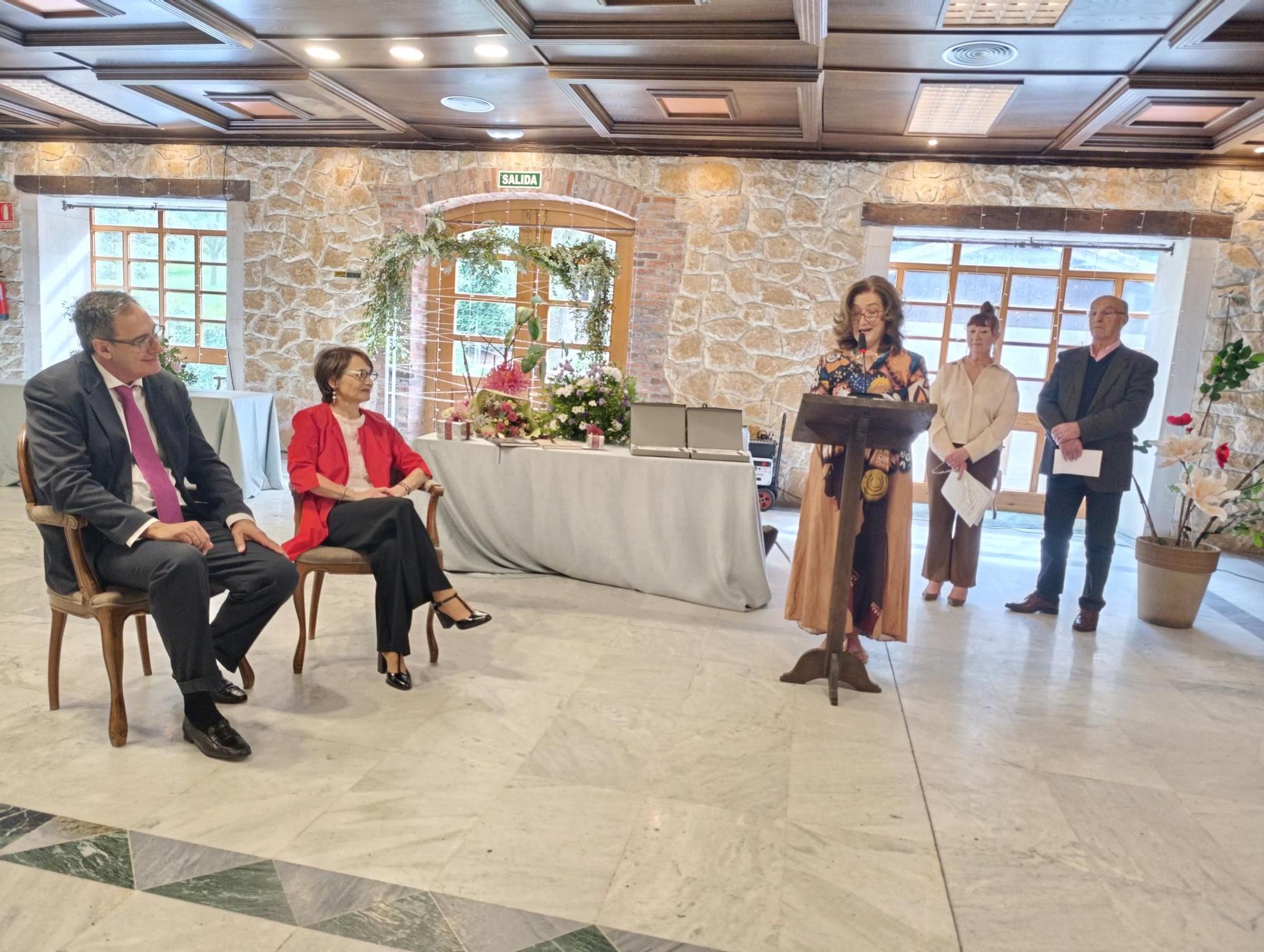 Emotivo y multitudinario homenaje a los sanitarios de Villabona