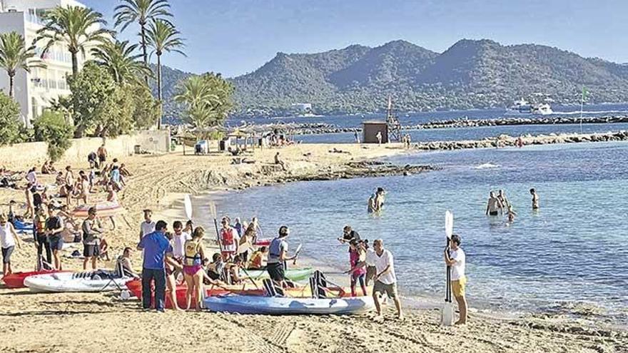 Kayak inclusivo en la playa de Cala Bona