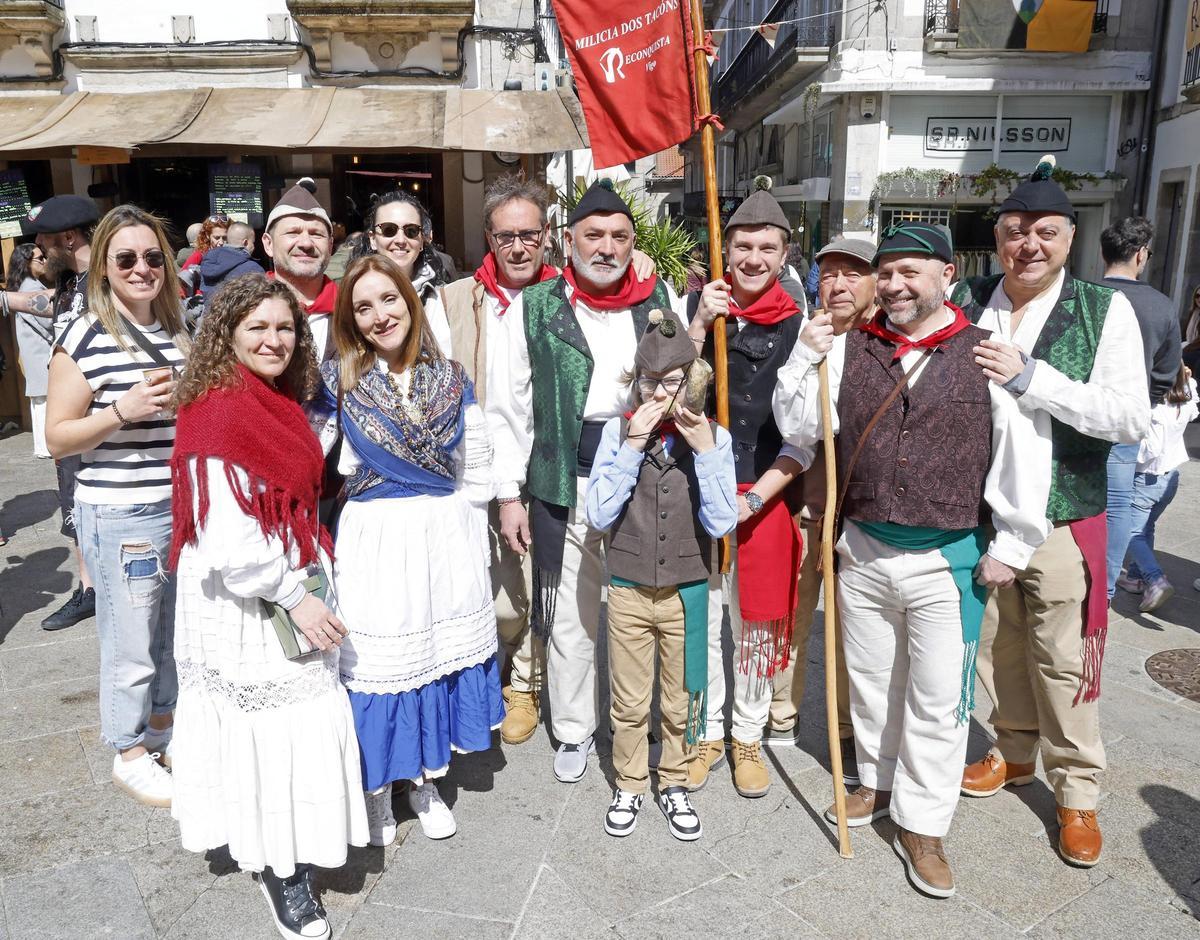 Mayca, amigos y los milicianos