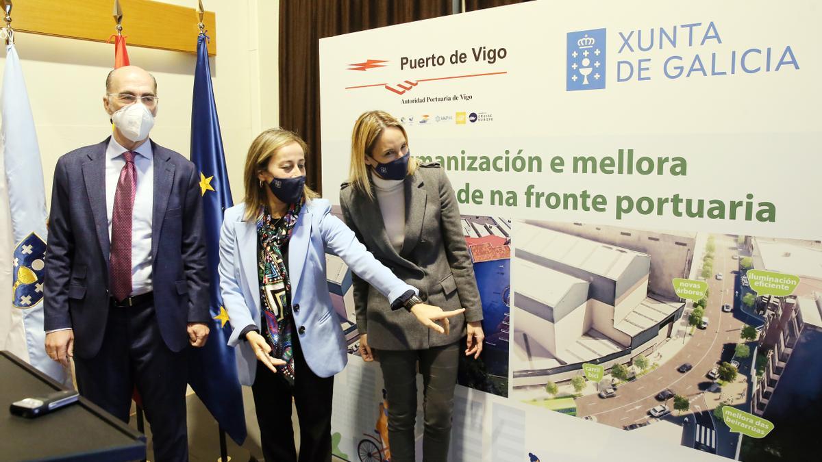Jesús Vázquez Almuiña, Ethel Vázquez y Marta Fernández-Tapias, durante la presentación del plan de humanización del Puerto