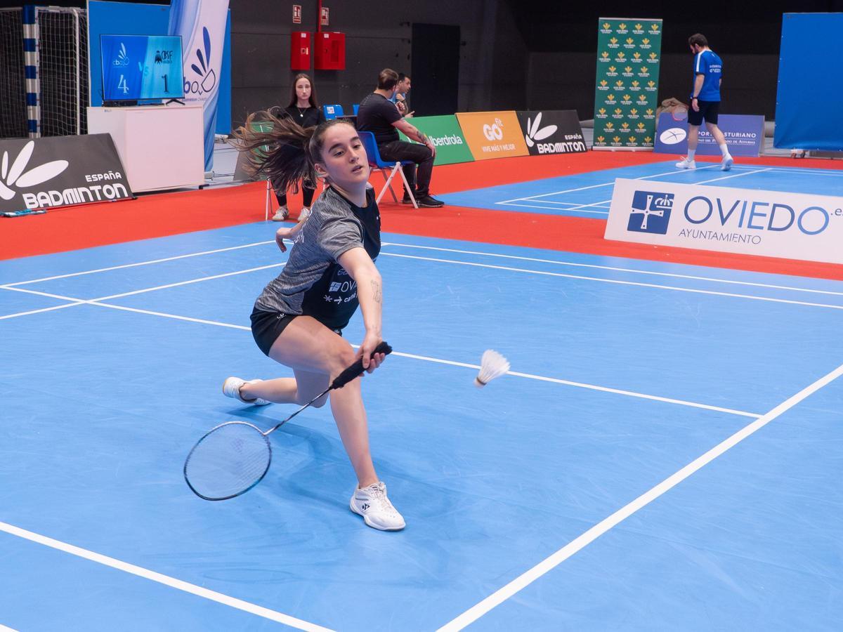 Laura Álvarez, durante un partido del Bádminton Oviedo.
