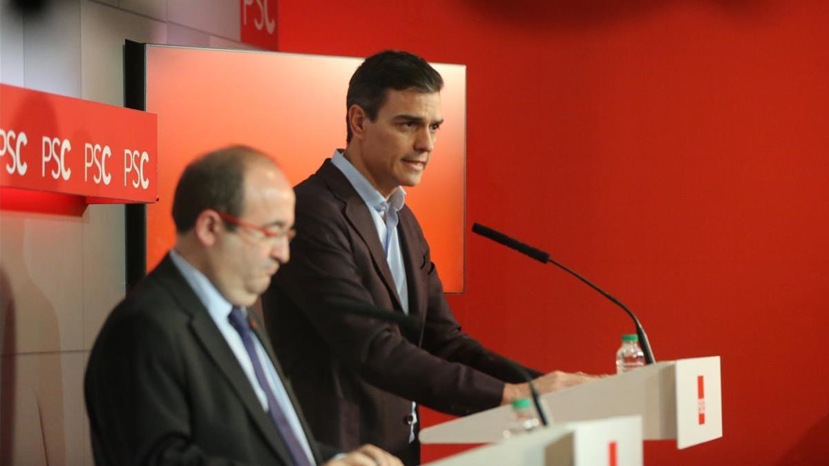 Miquel Iceta y Pedro Sánchez, durante su comparecencia para valorar los resultados del 21-D.