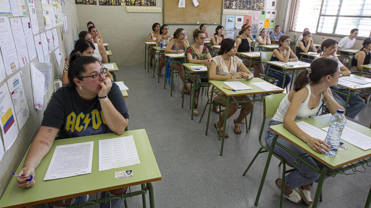 Exámenes para ser maestro en Alicante, en imagen de archivo
